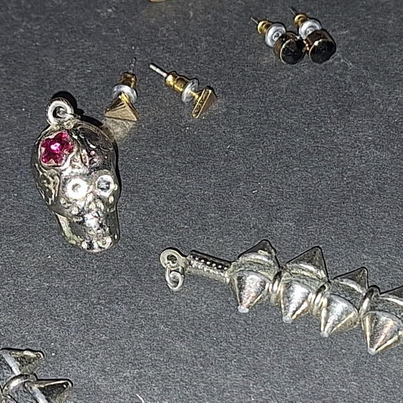 (9) Piece Rebel Jewelry Lot - Picture 9 of 12